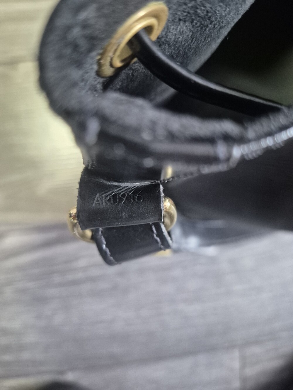 Louis Vuitton Black Epi Petit Noé Shoulder Bag - Vintage Made in France - AR0916 - Picture 13 of 13